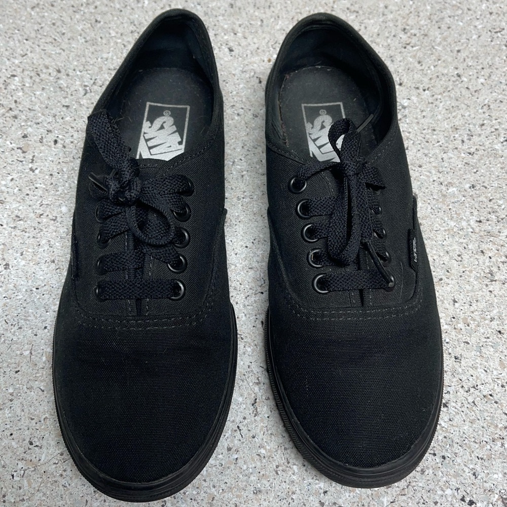 Black Vans W7 M5.5